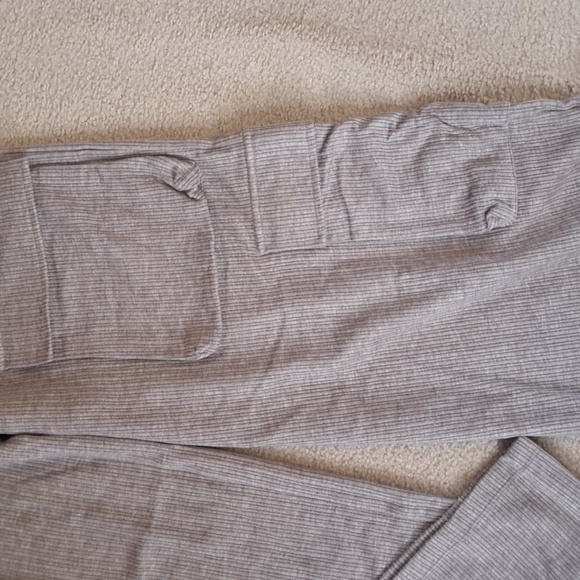 LARGE.   HALARA RIBBED MIDRISE DRAWSTRING WIDE LEG CARGO PANT - Picture 7 of 10